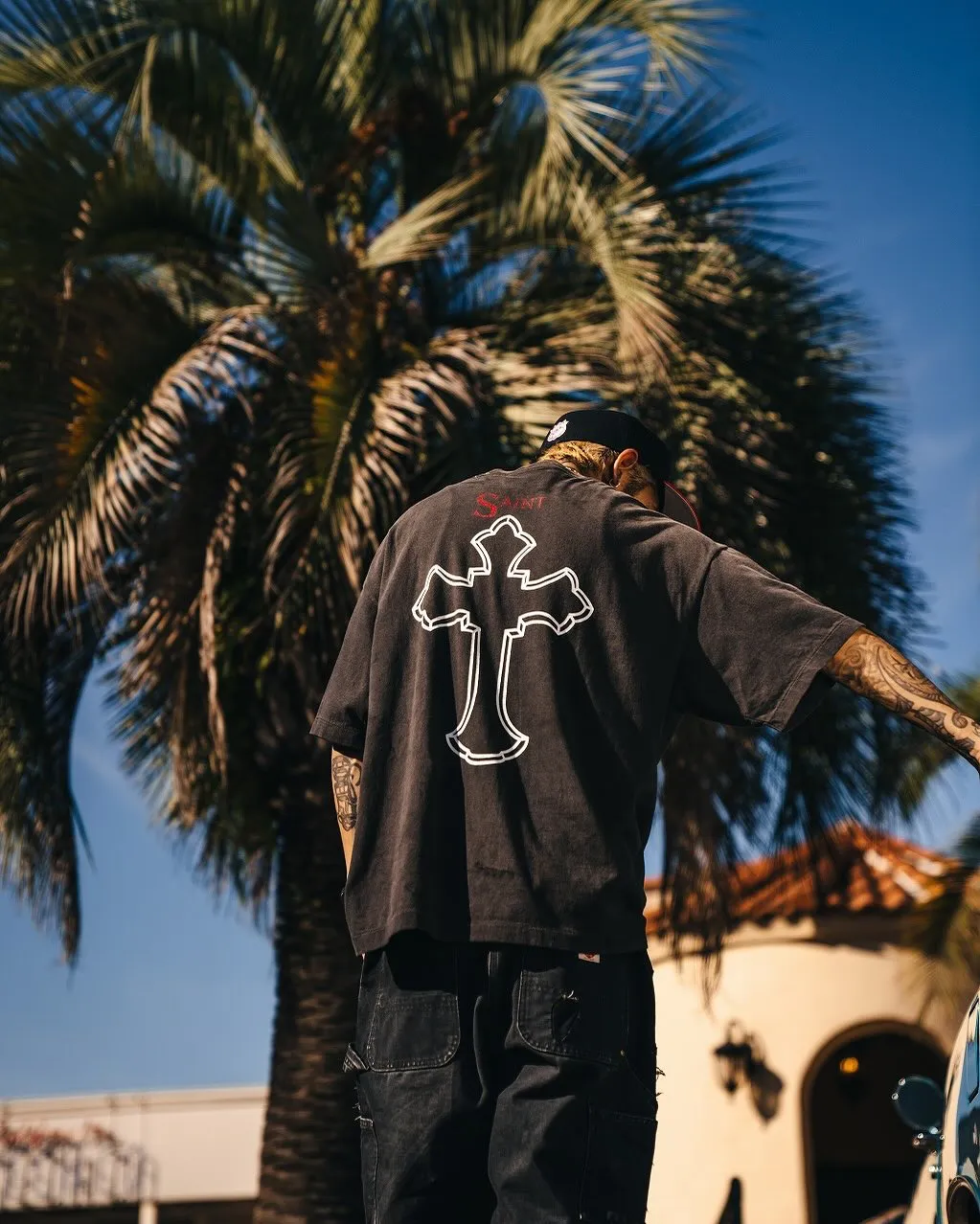 SAINT Mxxxxxx × 2PAC 2PC_SS TEE/2PAC/BLK 2PAC co-branded model 2PAC character TEE washed black S-XL A blockbuster co-branded project by the legendary hip-hop artist 2PAC The printing part refers to the iconic graphics on the cover of 2PAC's albums "R U Still Down" and "Shakur" The entire garment is rewashed and distressed/holes processed Printing cracked effect The ceiling of New Vintage 2PAC powder is a must-have